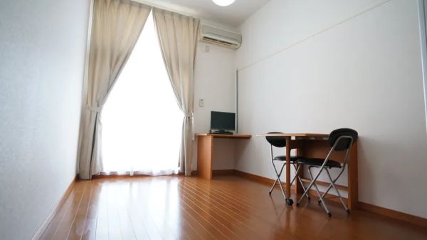 レオパレスアーク1階1K 部屋①の画像