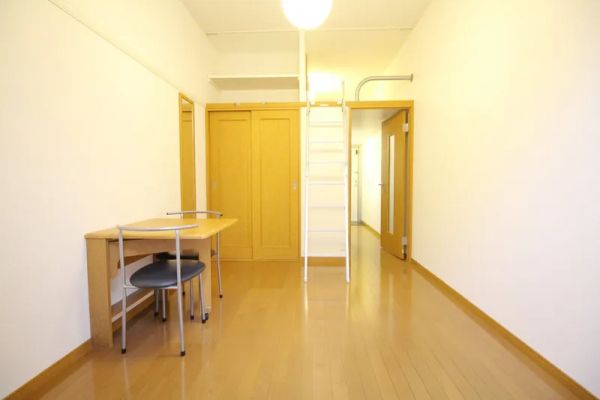 レオパレスアーク1階1K 部屋②の画像