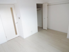 K&K芥川5階1K リビングの画像