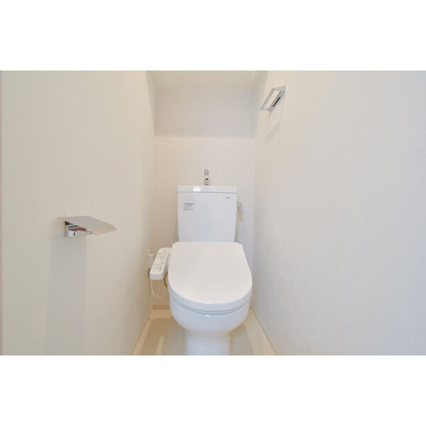 	ファーストフィオーレ長田グランディール14階1K トイレの画像