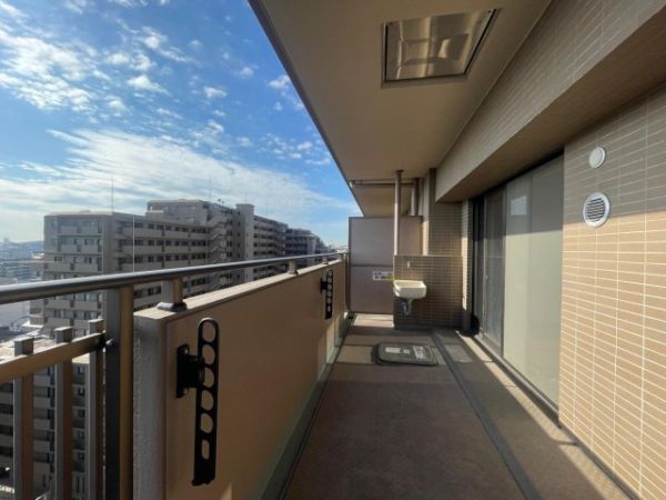 コスモ神戸本山12階3LDK ベランダの画像