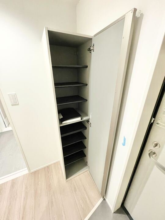 リーヴァ望が丘2階1LDK 玄関の画像