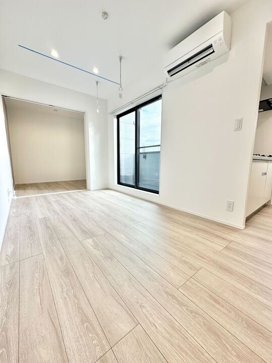 robot home 鶴里 The Park1階1LDK リビングの画像