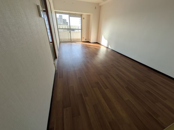 あべのベルタ8階3LDK リビングの画像