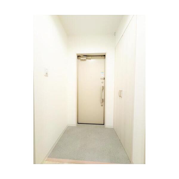 CASA　CALMA菱木02階2LDK 玄関の画像