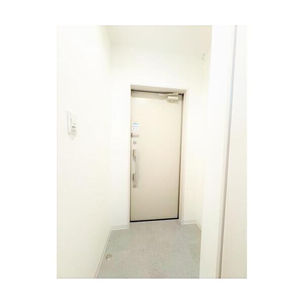 CASA　CALMA菱木02階2LDK 玄関の画像