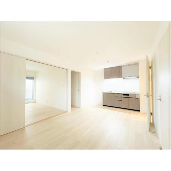 CASA　CALMA菱木01階2LDK リビングの画像