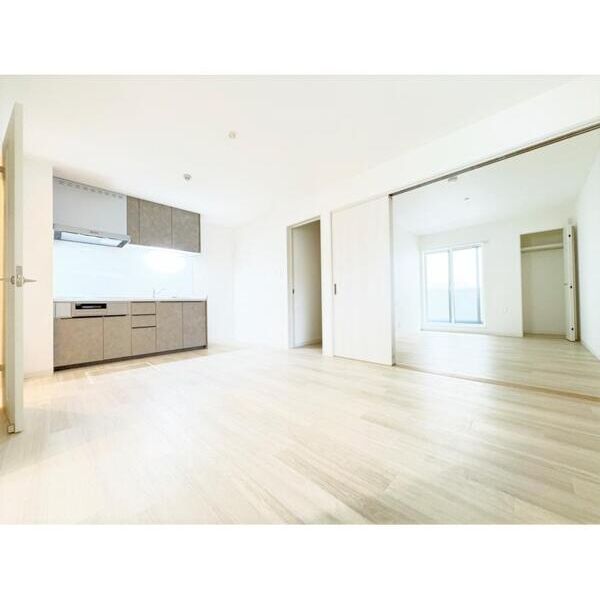 CASA　CALMA菱木01階2LDK リビングの画像