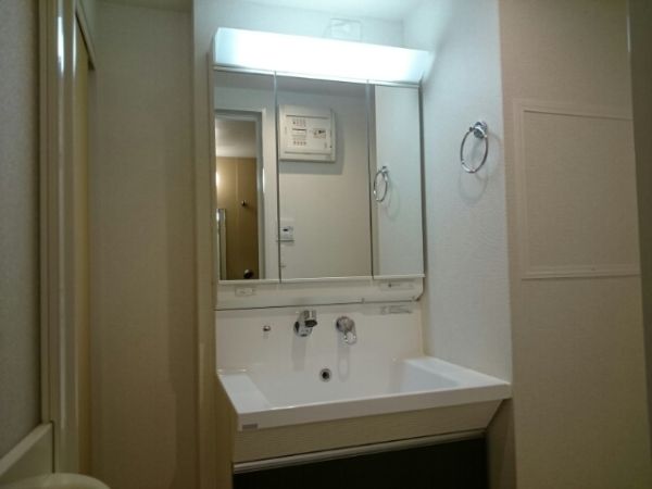 ウェスト宮ノ下6階1LDK 洗面所の画像