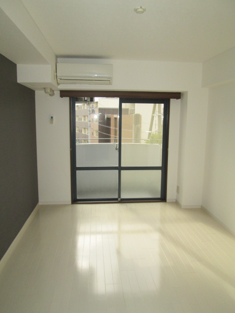 メゾンドール吹田4階1K リビングの画像