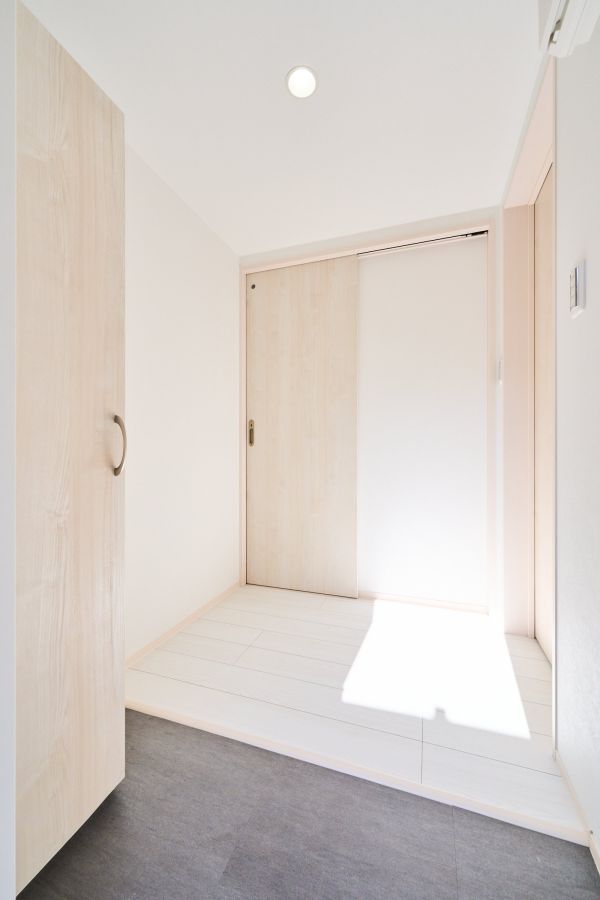 CRASTINE東味鋺3丁目Ⅱ3階1LDK 玄関の画像