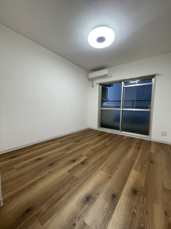 フルーレ小松1階1K リビングの画像