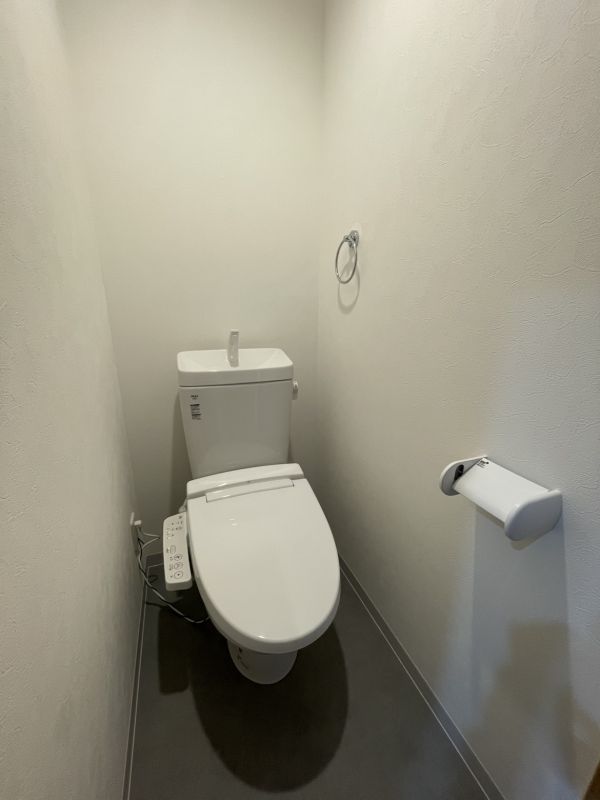 フルーレ小松1階1K トイレの画像