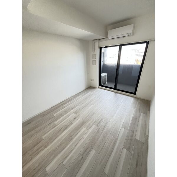 レジュールアッシュ塚本レジデンス8階1K リビングの画像