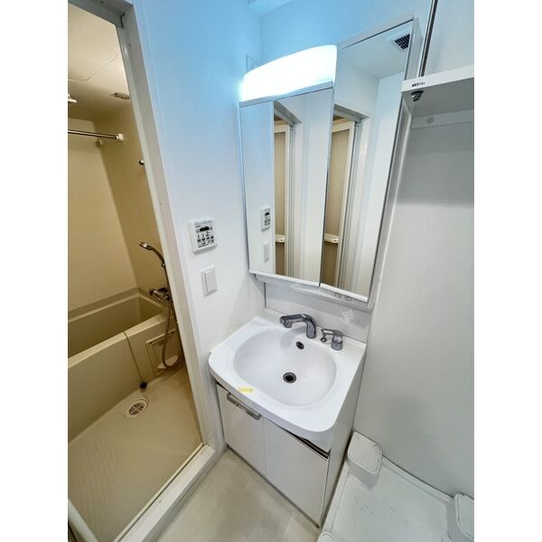 レジュールアッシュ塚本レジデンス8階1K 洗面所の画像