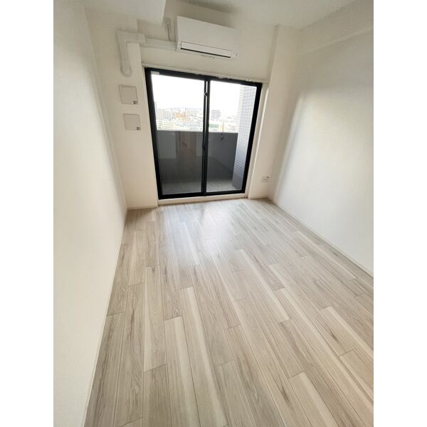 レジュールアッシュ塚本レジデンス10階1K リビングの画像