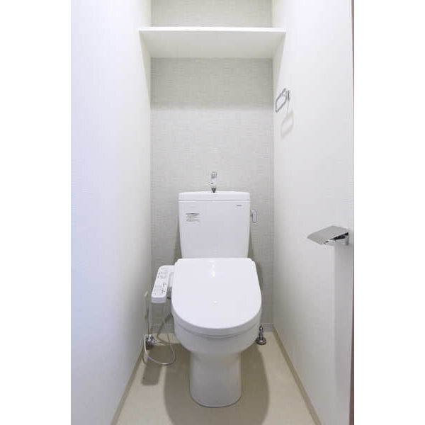 フォーリアライズ難波リアン06階1K トイレの画像