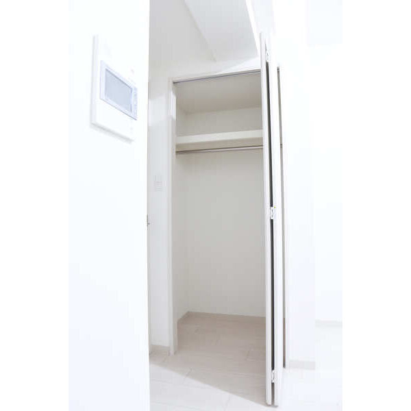 フォーリアライズ難波リアン07階1K 収納の画像