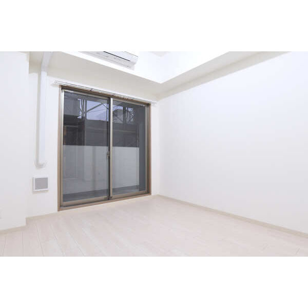 フォーリアライズ難波リアン10階1K リビングの画像