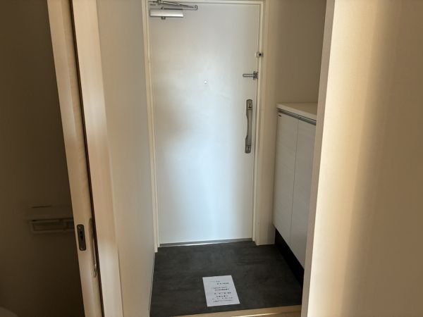 YOSHITOMI SANNOU3階1K 玄関の画像