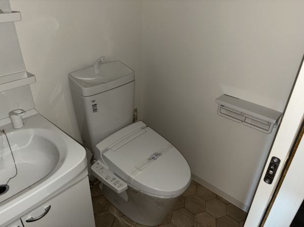 YOSHITOMI SANNOU3階1K トイレの画像