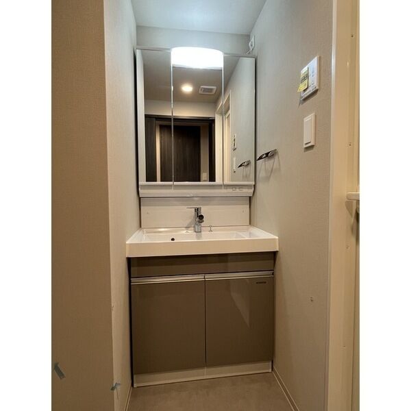 リヴェント難波ウエスト11階1LDK 洗面所の画像