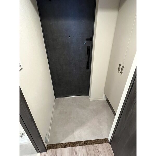 リヴェント難波ウエスト11階1LDK 玄関の画像