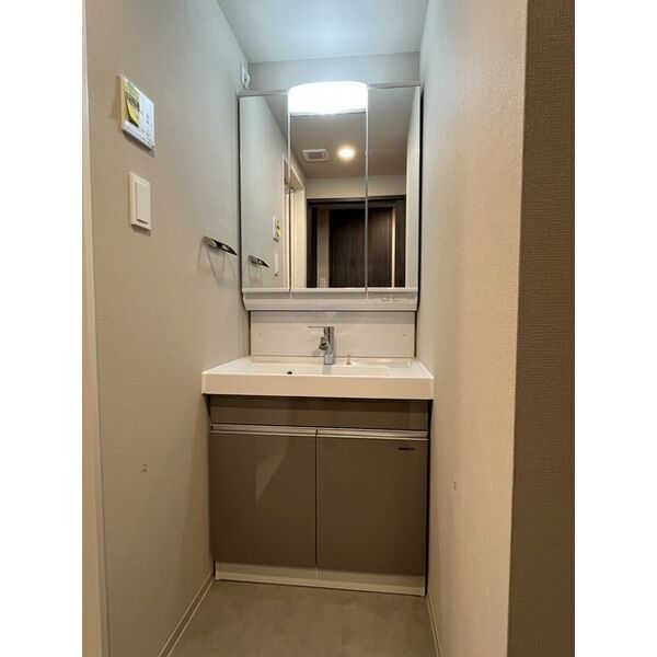 リヴェント難波ウエスト11階1LDK 洗面所の画像