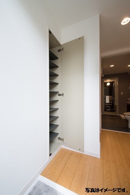 エスポワール堀田1階1R 玄関の画像
