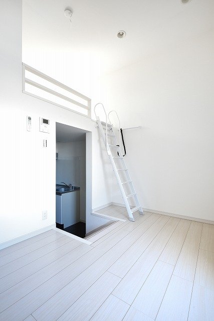 エスポワール堀田1階1R リビングの画像