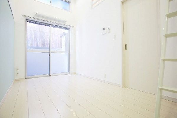 charmant2階1K リビングの画像