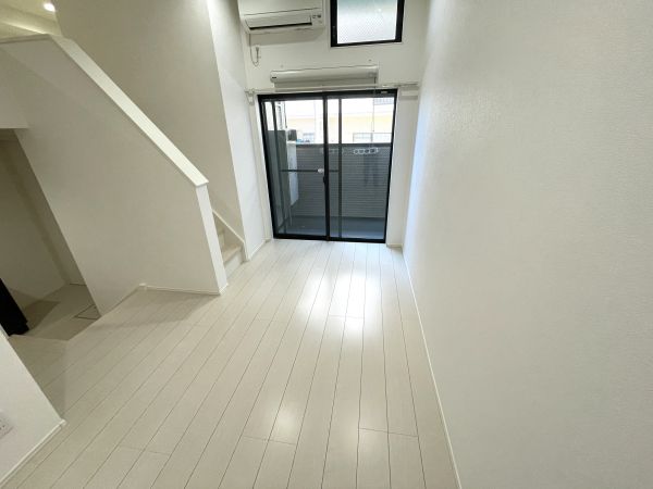 Kiino1階1R リビングの画像