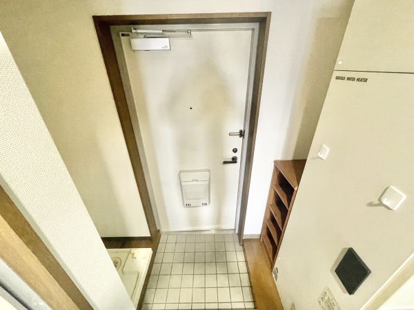 ラフォーレ竹山1階1R 玄関の画像