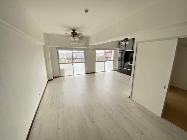 ファミール守口11階2LDK リビングの画像