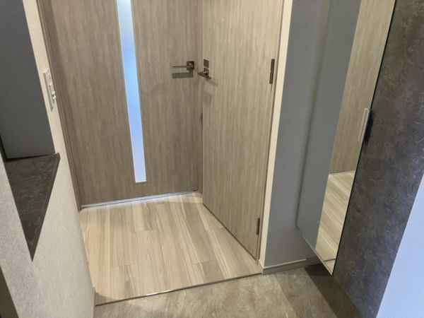 ブランシエスタ南吹田パークサイド2階1LDK 玄関の画像