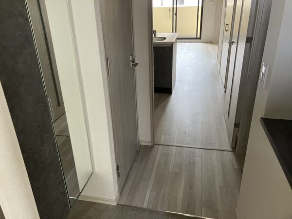 ブランシエスタ南吹田パークサイド2階1LDK 玄関の画像