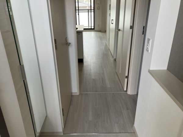 ブランシエスタ南吹田パークサイド3階1LDK 玄関の画像