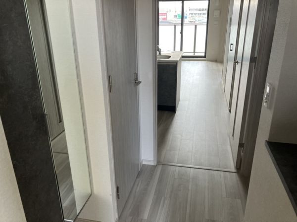ブランシエスタ南吹田パークサイド5階1LDK 玄関の画像