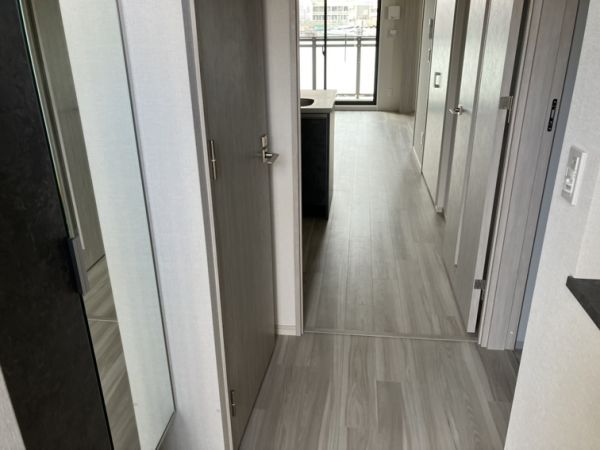 ブランシエスタ南吹田パークサイド6階1LDK 玄関の画像