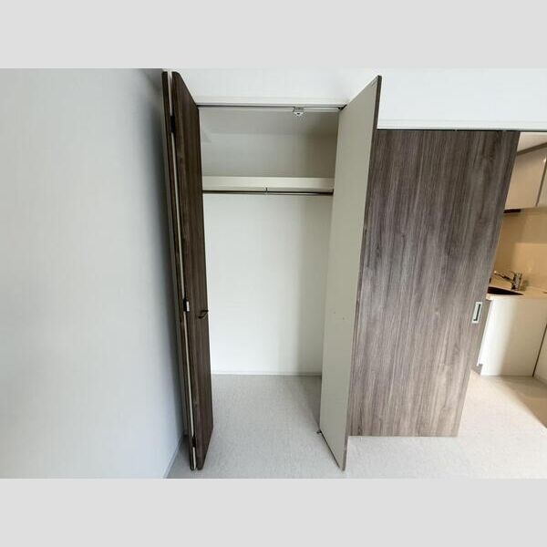 パークヒルズ天保山Moe01階1K 収納の画像