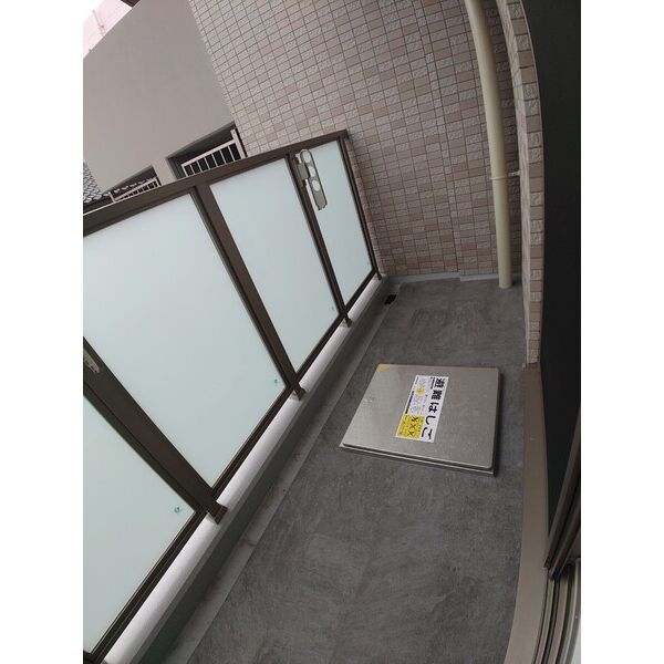 エヌエムキャトフヴァン2階1R ベランダの画像