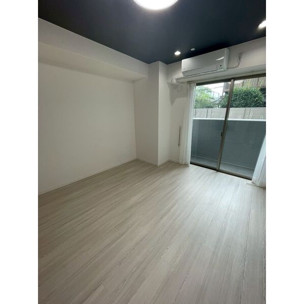 エヌエムキャトフヴァン1階1R リビングの画像