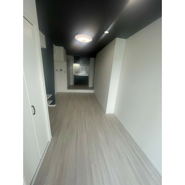 エヌエムキャトフヴァン1階1R リビングの画像