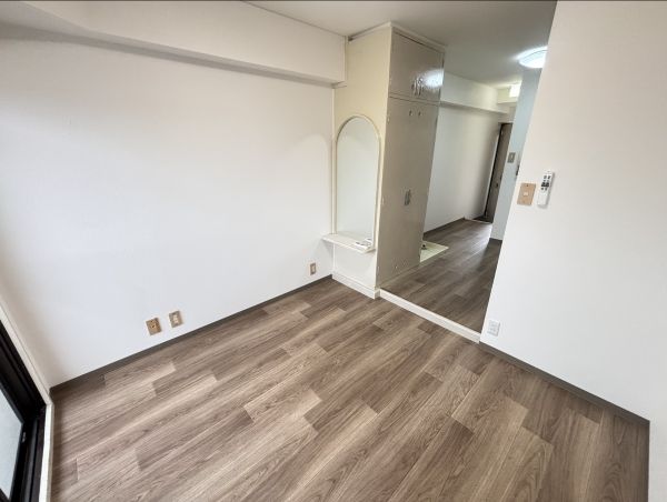 エステイトビル5階1R リビングの画像