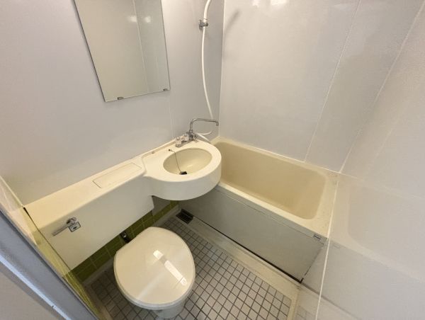 エステイトビル5階1R トイレの画像