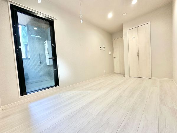 Varme黄金1階1K リビングの画像