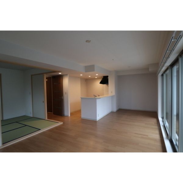 パークナードフィット津雲台2階3LDK リビングの画像