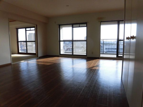 レジェーロ永和6階4LDK以上 リビングの画像