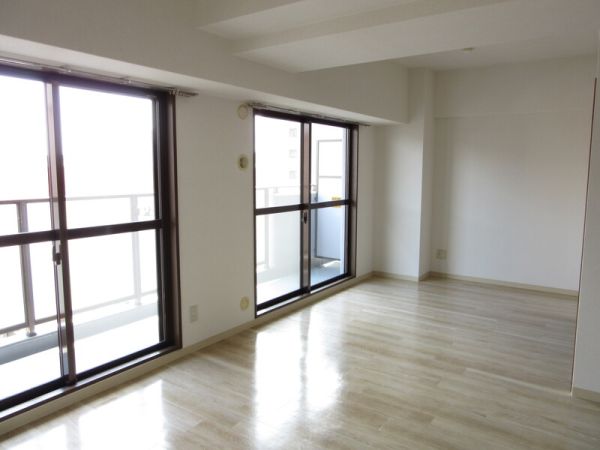 グレーシア大西6階3LDK リビングの画像