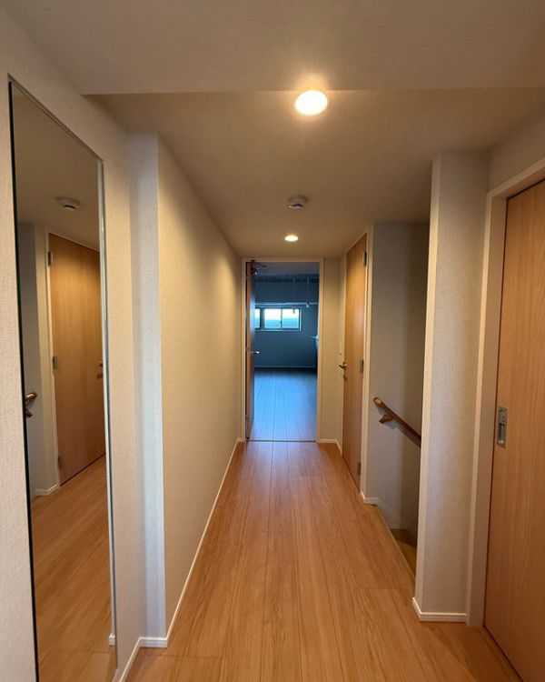 プレミアム長瀬2階2LDK 玄関の画像